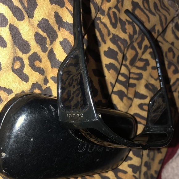 Gucci  black sunglasses w/ side protection great for driving dark lens - Picture 5 of 11